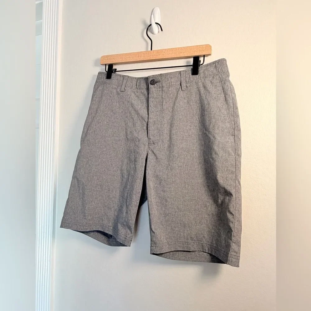PGA Tour Men’s Gray Golf Shorts - Size 34
